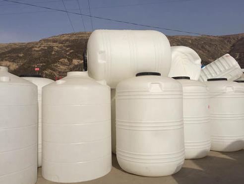 圆形西和塑料大桶